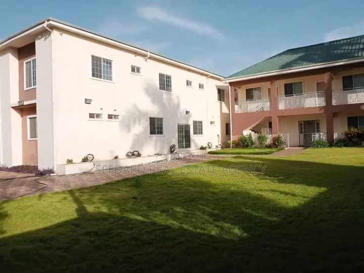 20bdrm Apartment in Sefdard Properties, Adenta for sale in Adenta