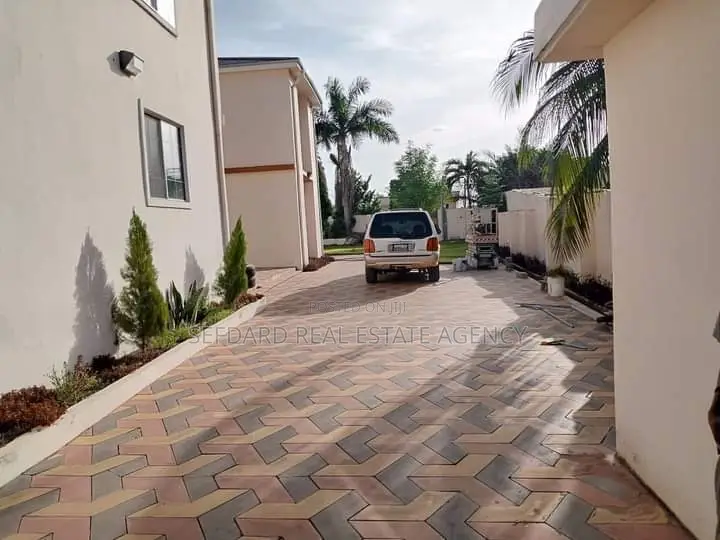 20bdrm Apartment in Sefdard Properties, Adenta for sale in Adenta