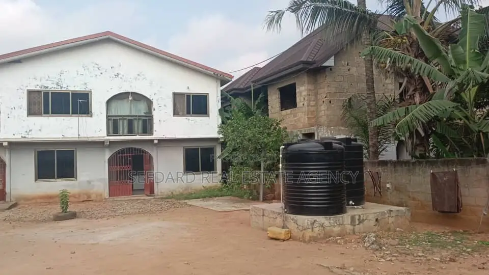 10bdrm House in Sefdard Properties, Ablekuma for sale in Ablekuma