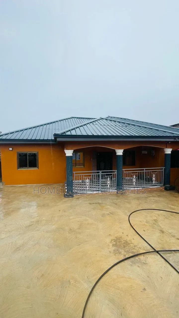 3bdrm House in Pokuase Amafrom for rent in Pokuase