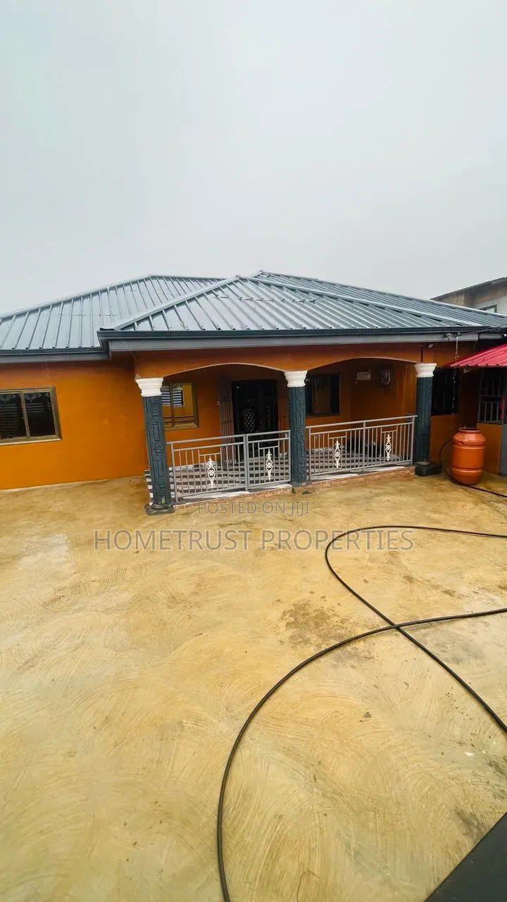 3bdrm House in Pokuase Amafrom for rent in Pokuase
