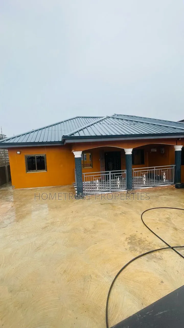 3bdrm House in Pokuase Amafrom for rent in Pokuase