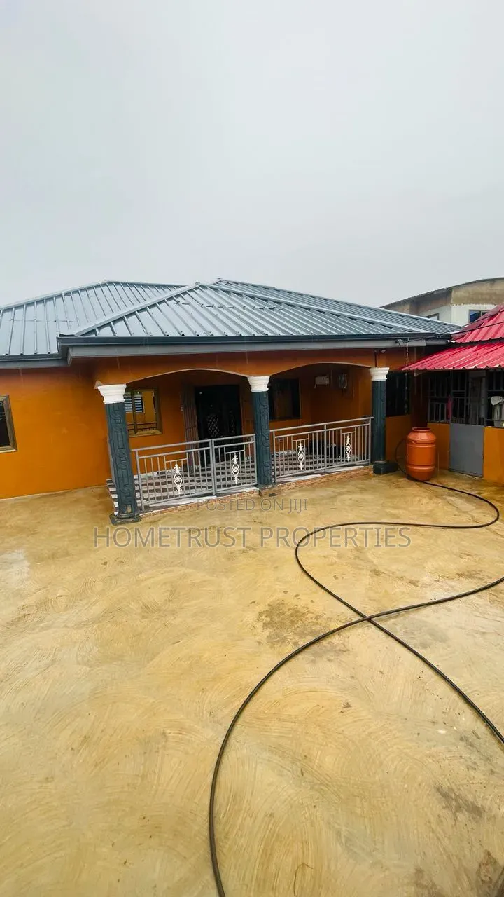 3bdrm House in Pokuase Amafrom for rent in Pokuase