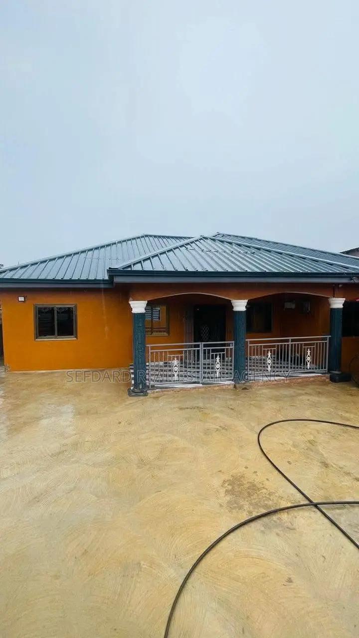 4bdrm House in Sefdard Properties, Pokuase for rent in Pokuase