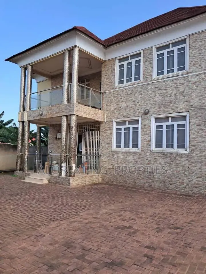 5bdrm Duplex in Adenta Amrahia, Frafraha for rent in Frafraha
