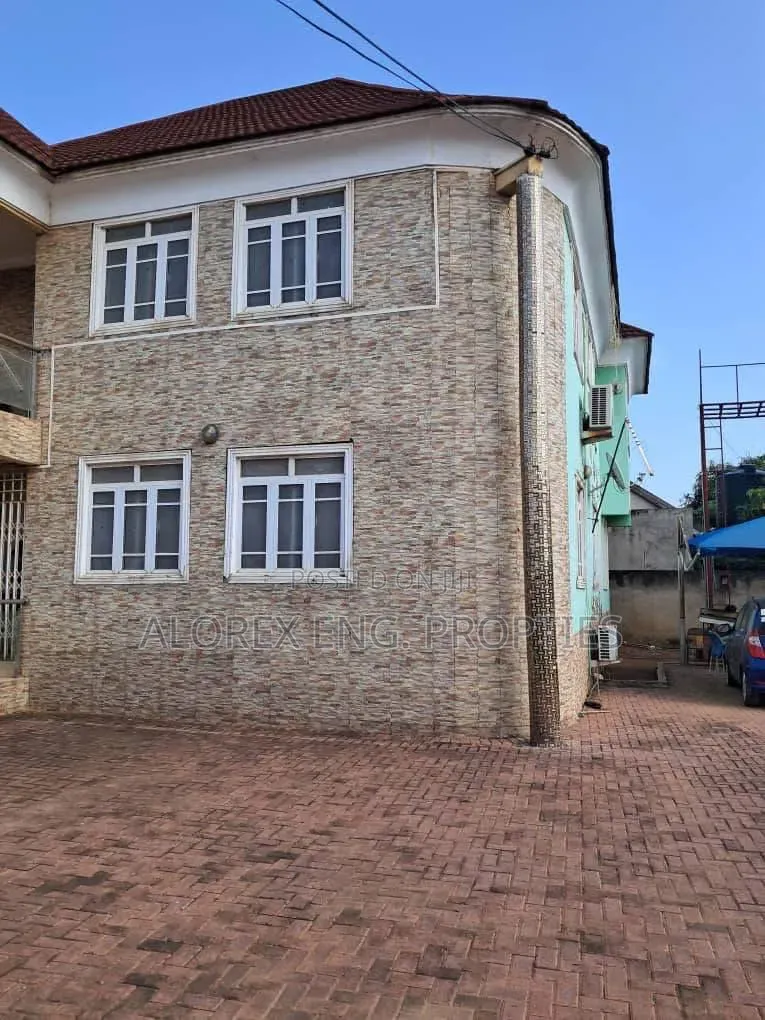 5bdrm Duplex in Adenta Amrahia, Frafraha for rent in Frafraha