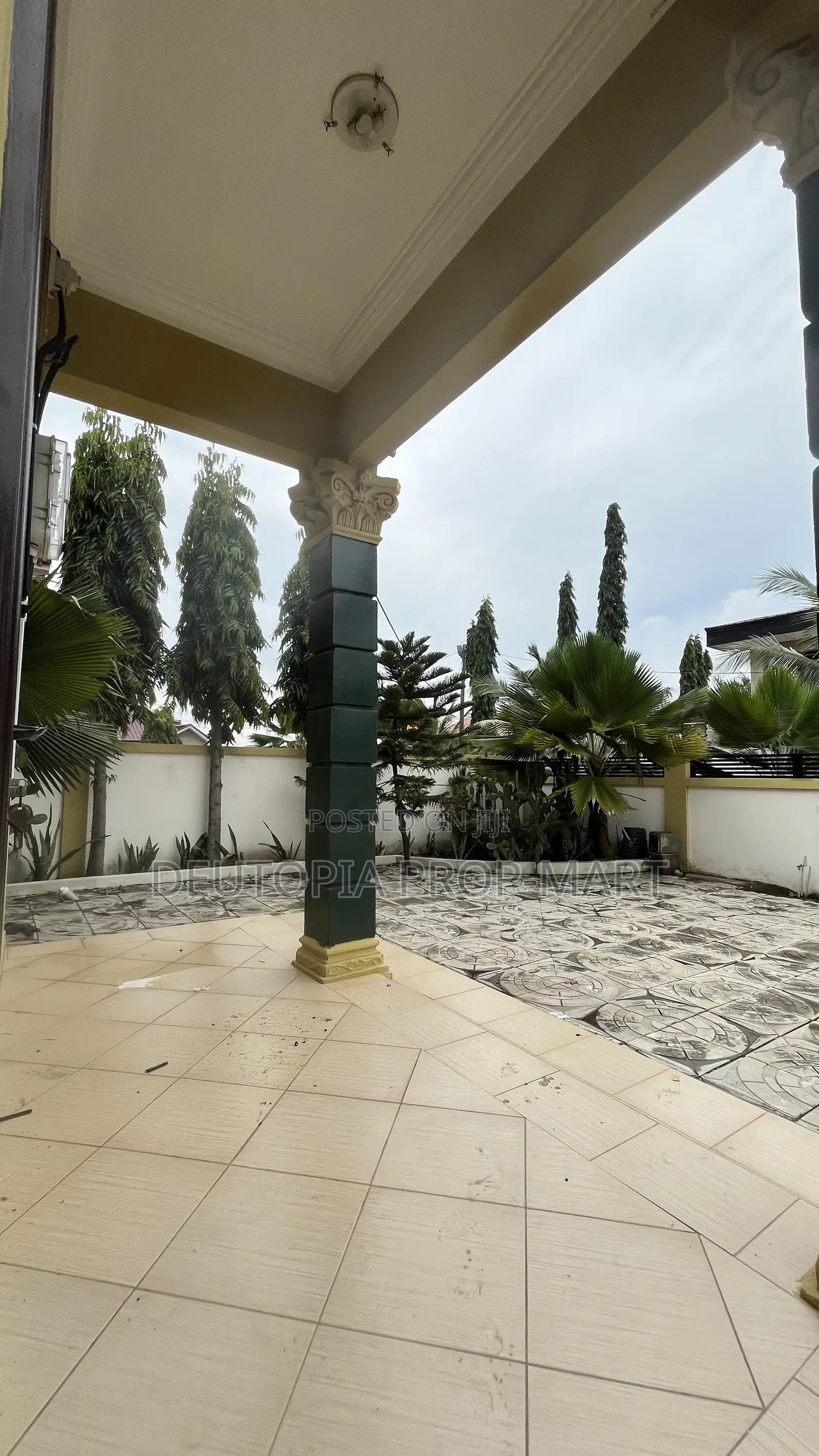 4bdrm Duplex in Paradise Court, Tema Metropolitan for rent in Tema Metropolitan