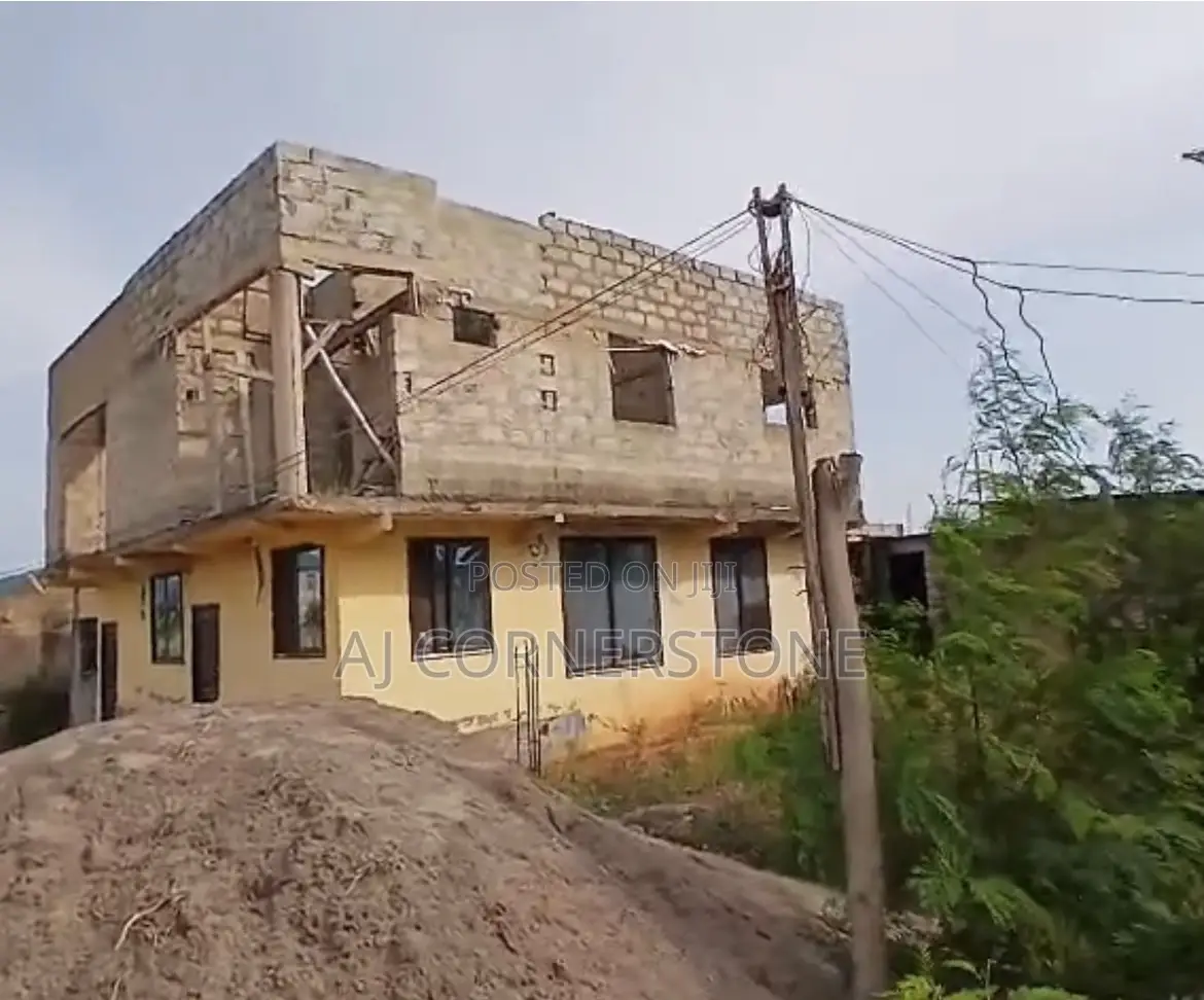 8bdrm House in Oyibi for sale in Oyibi