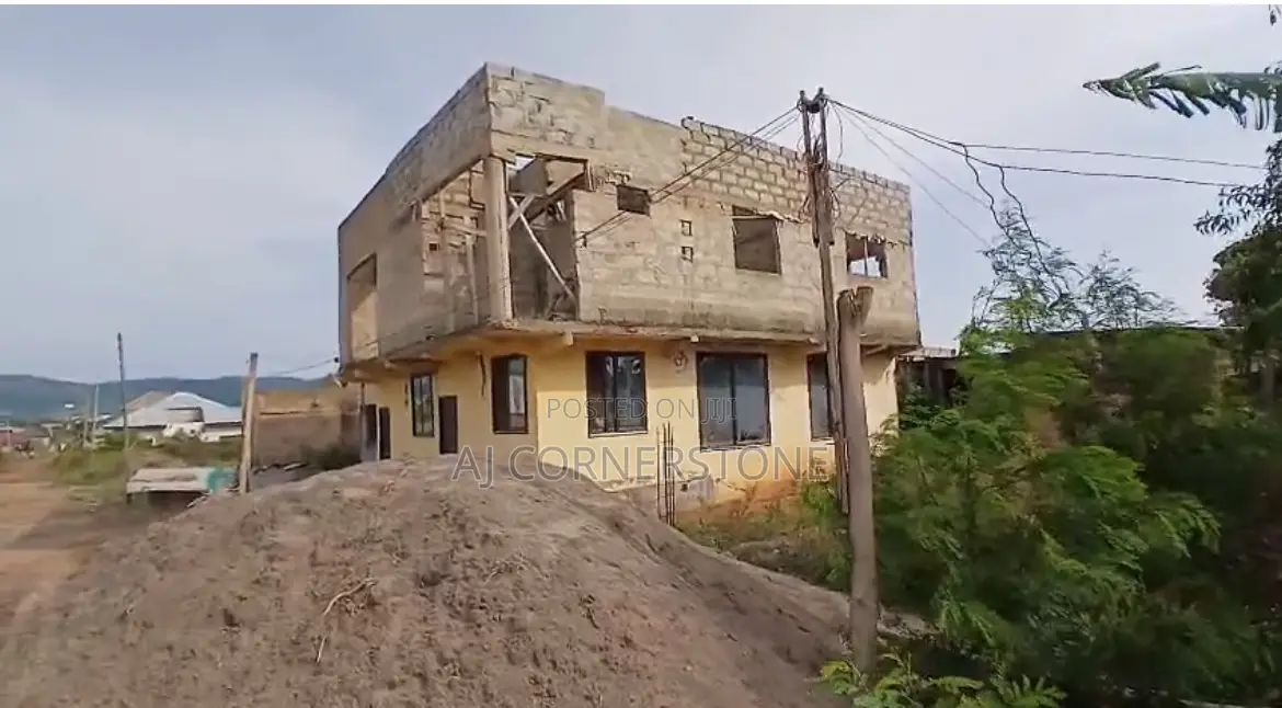 8bdrm House in Oyibi for sale in Oyibi