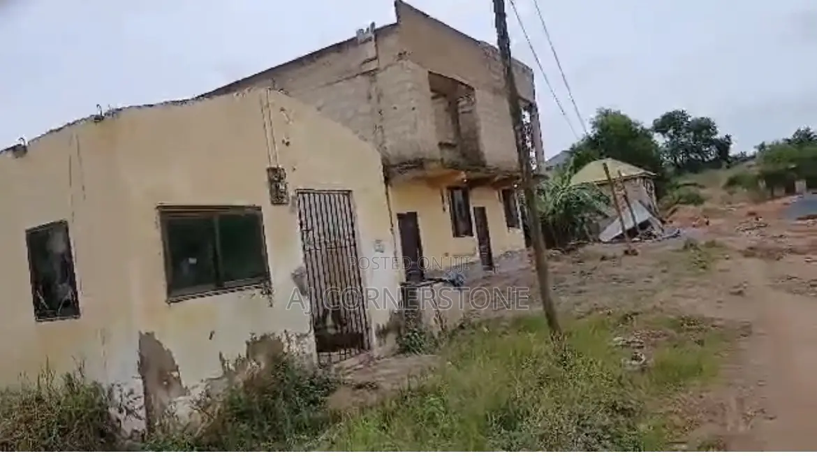 8bdrm House in Oyibi for sale in Oyibi