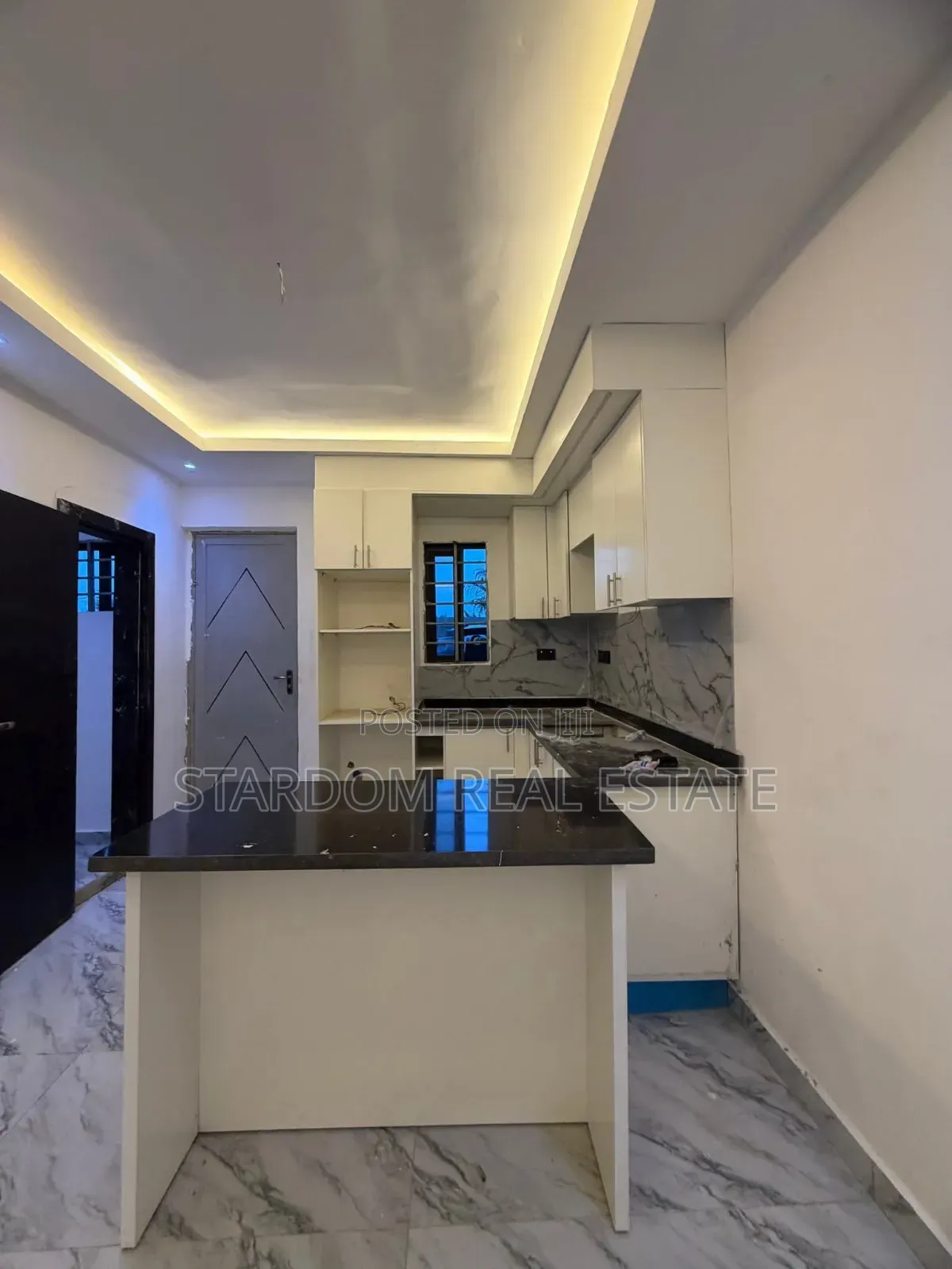 2bdrm Townhouse/Terrace in Ashaley Botwe, School Junction for sale in School Junction