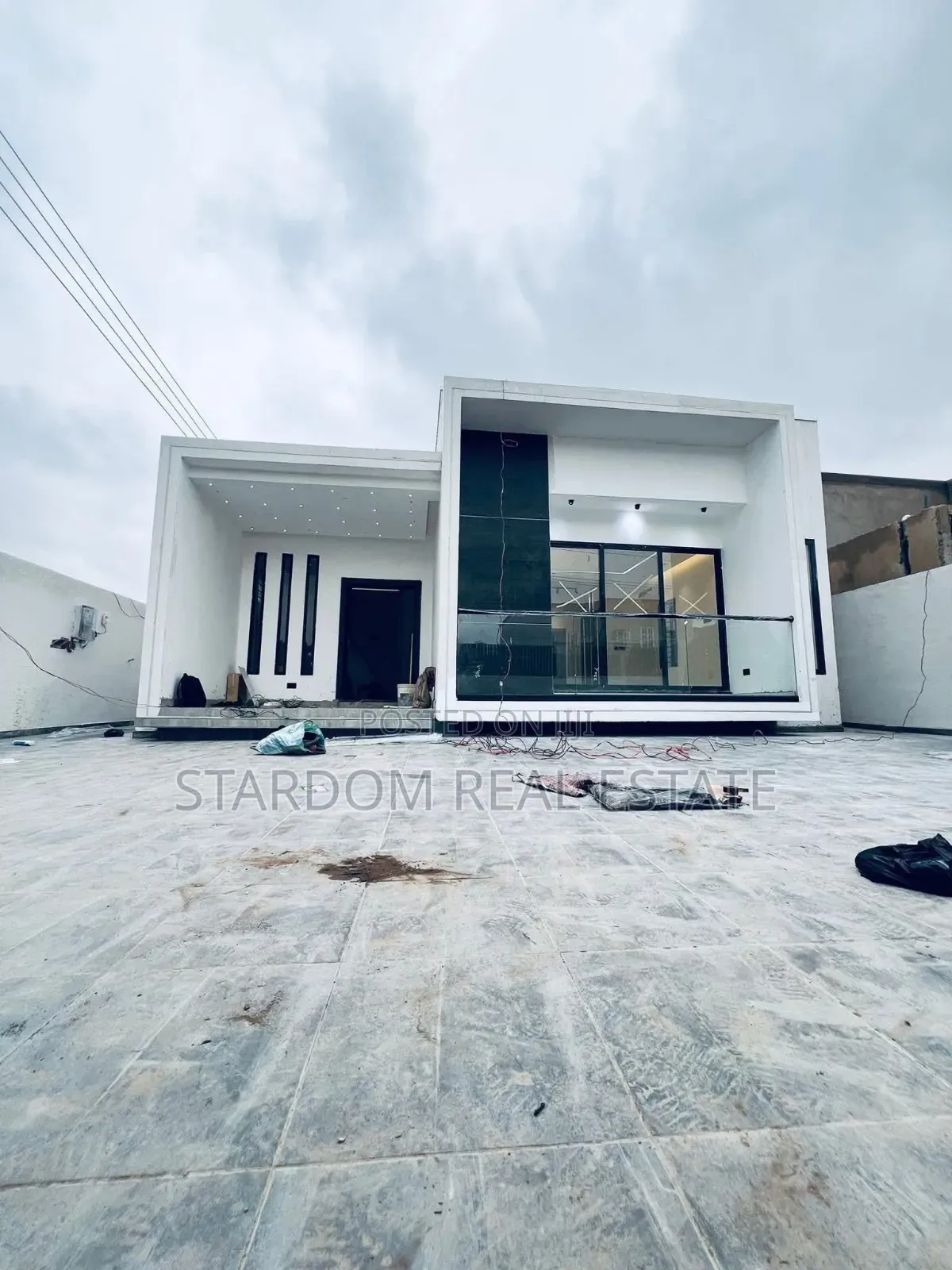 3bdrm Bungalow in Lakeside Estate for sale in Lake Side Estate