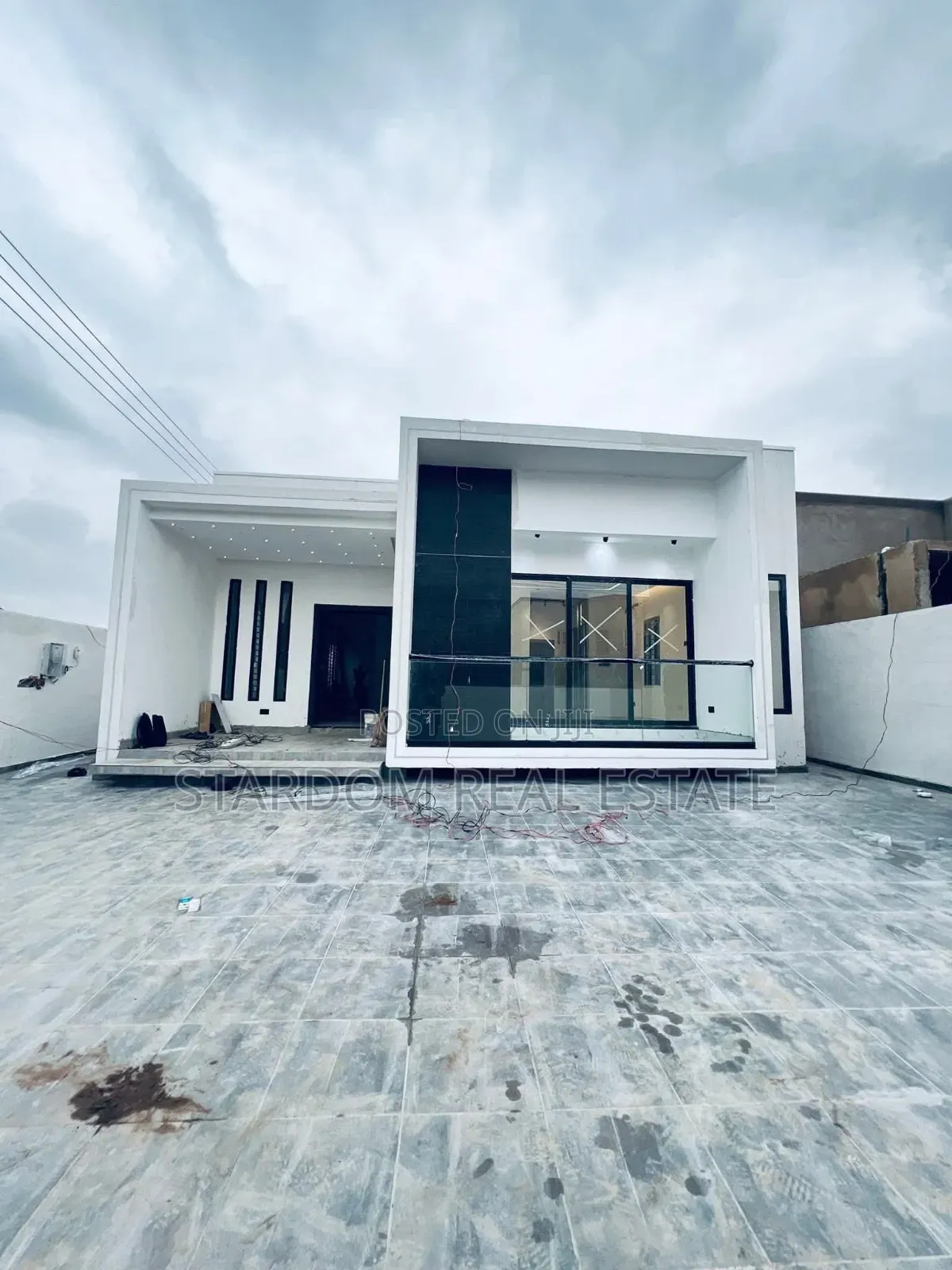 3bdrm Bungalow in Lakeside Estate for sale in Lake Side Estate