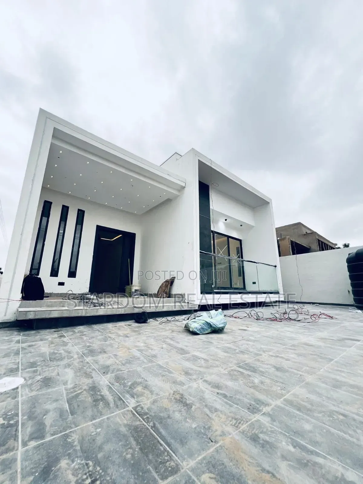 3bdrm Bungalow in Lakeside Estate for sale in Lake Side Estate