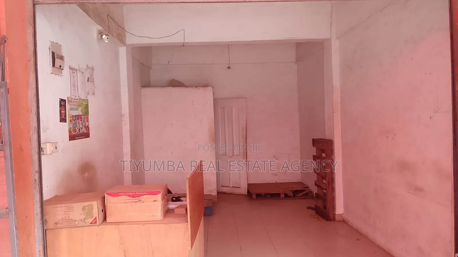 Shop for Rent in Madina Market. in Zongo Junction