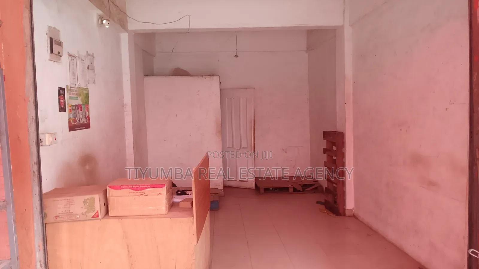 Shop for Rent in Madina Market. in Zongo Junction