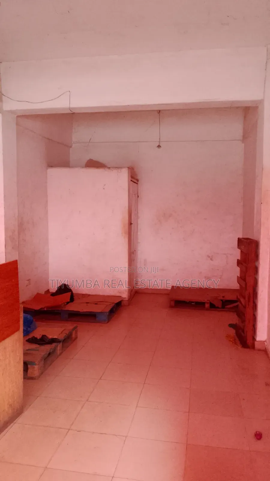 Shop for Rent in Madina Market. in Zongo Junction