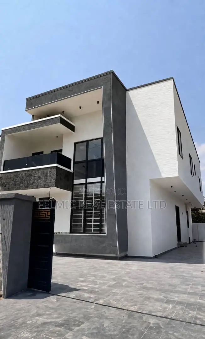 4bdrm Duplex in Felmic Real Estate, Sakumono for sale in Sakumono