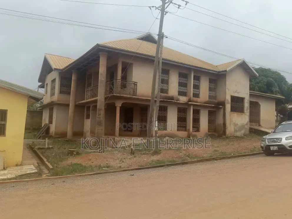 7bdrm House in Ampayoo, Kumasi Metropolitan for sale in Kumasi Metropolitan