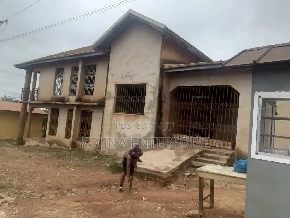 7bdrm House in Ampayoo, Kumasi Metropolitan for sale in Kumasi Metropolitan