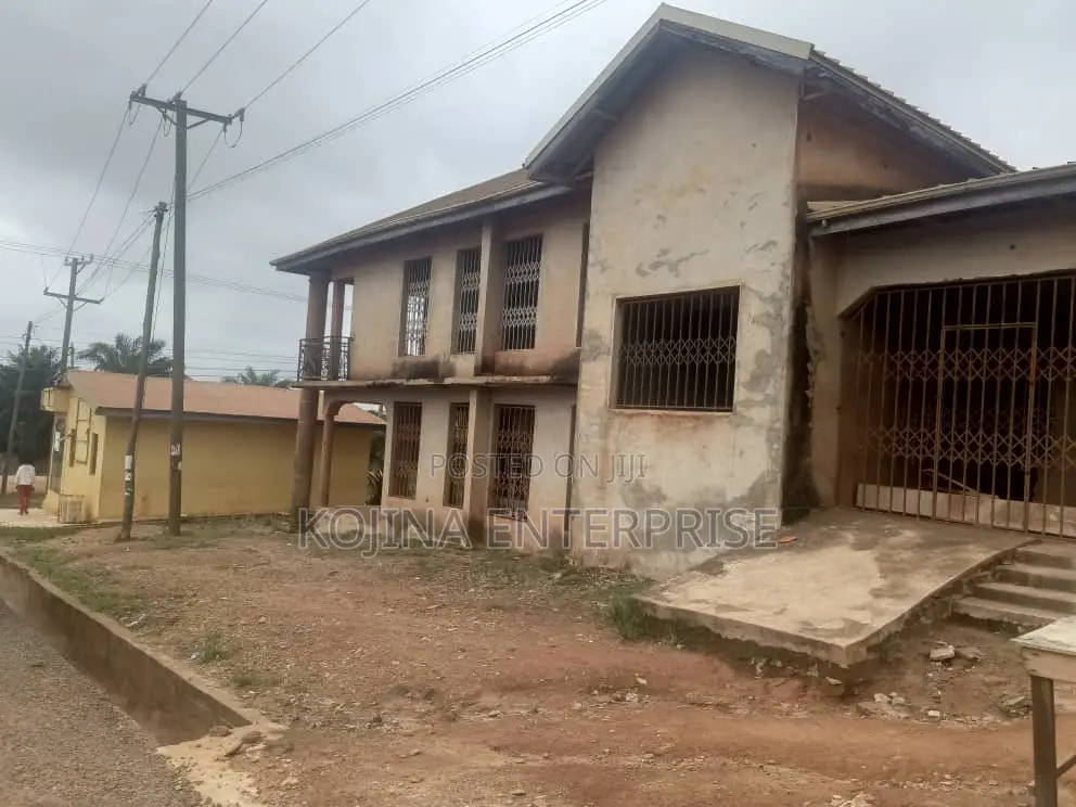 7bdrm House in Ampayoo, Kumasi Metropolitan for sale in Kumasi Metropolitan