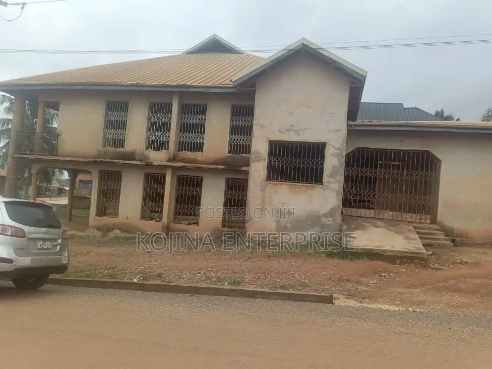 7bdrm House in Ampayoo, Kumasi Metropolitan for sale in Kumasi Metropolitan