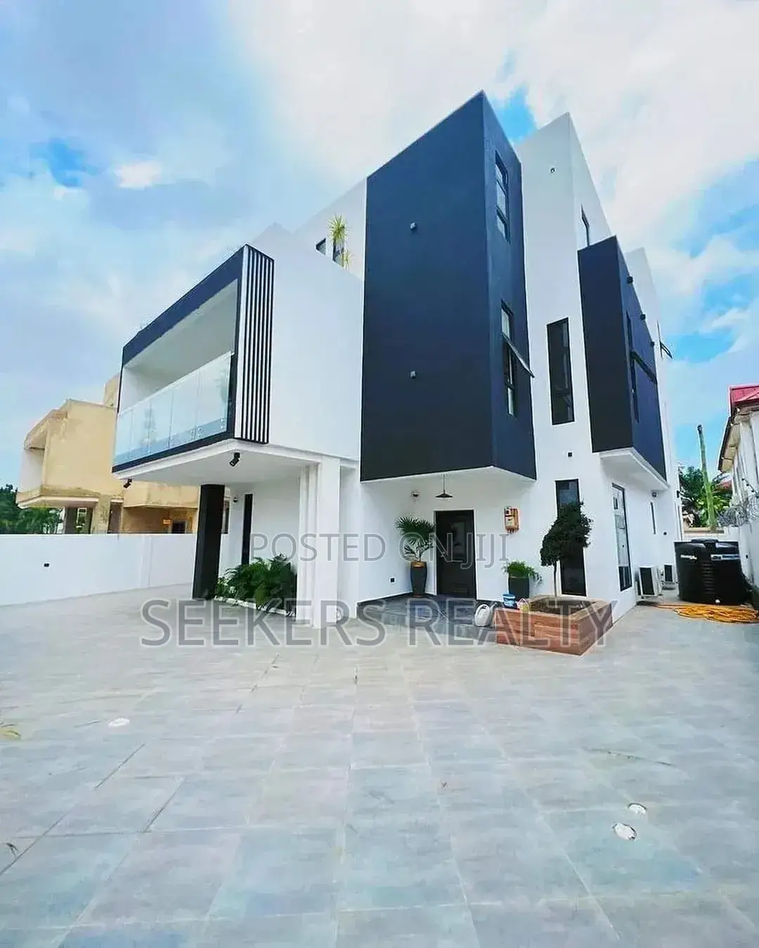 5bdrm House in Seekers Realty, East Legon for sale in East Legon