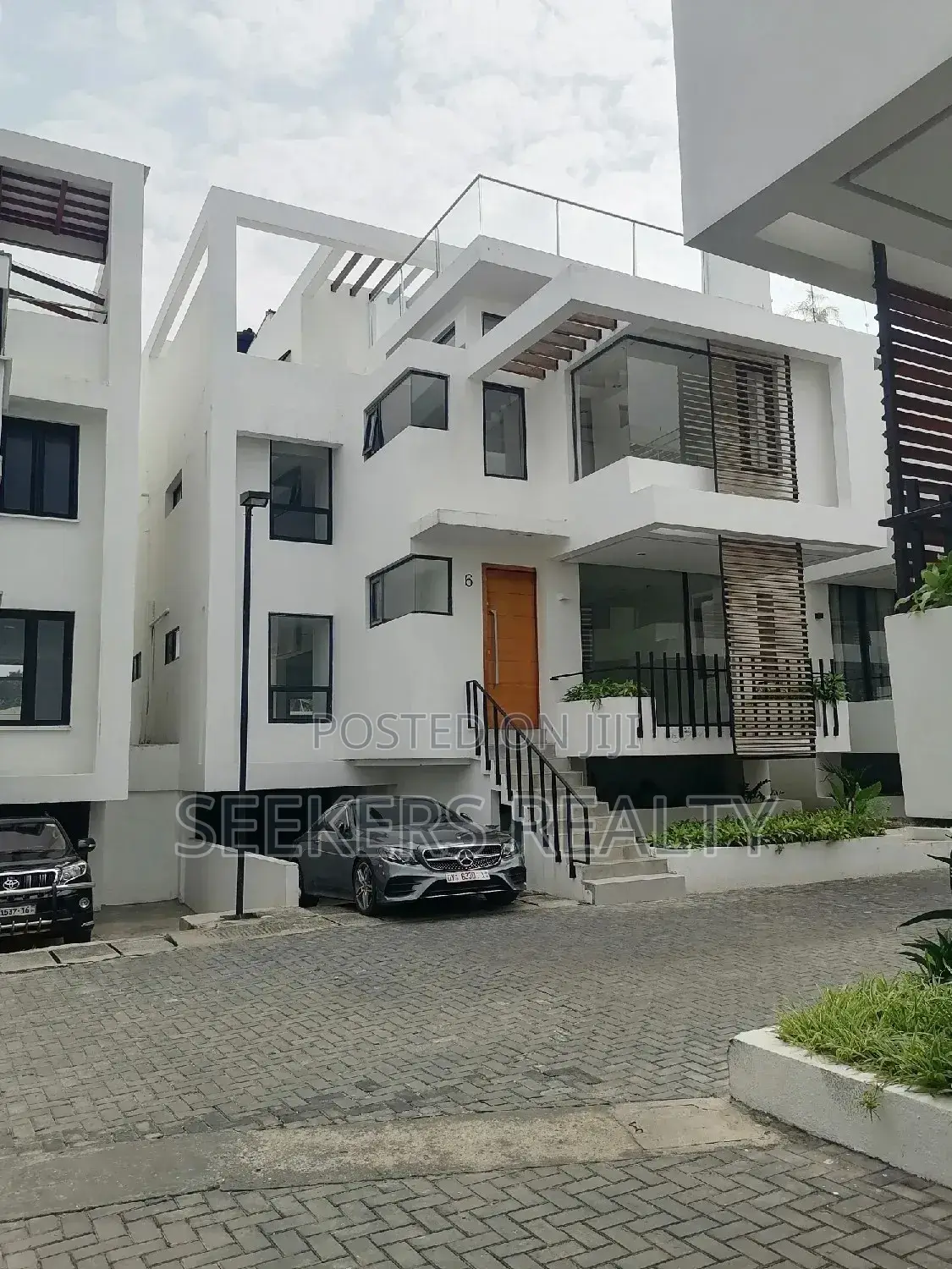 5bdrm Townhouse/Terrace in Seekers Realty, Cantonments for Sale in Cantonments