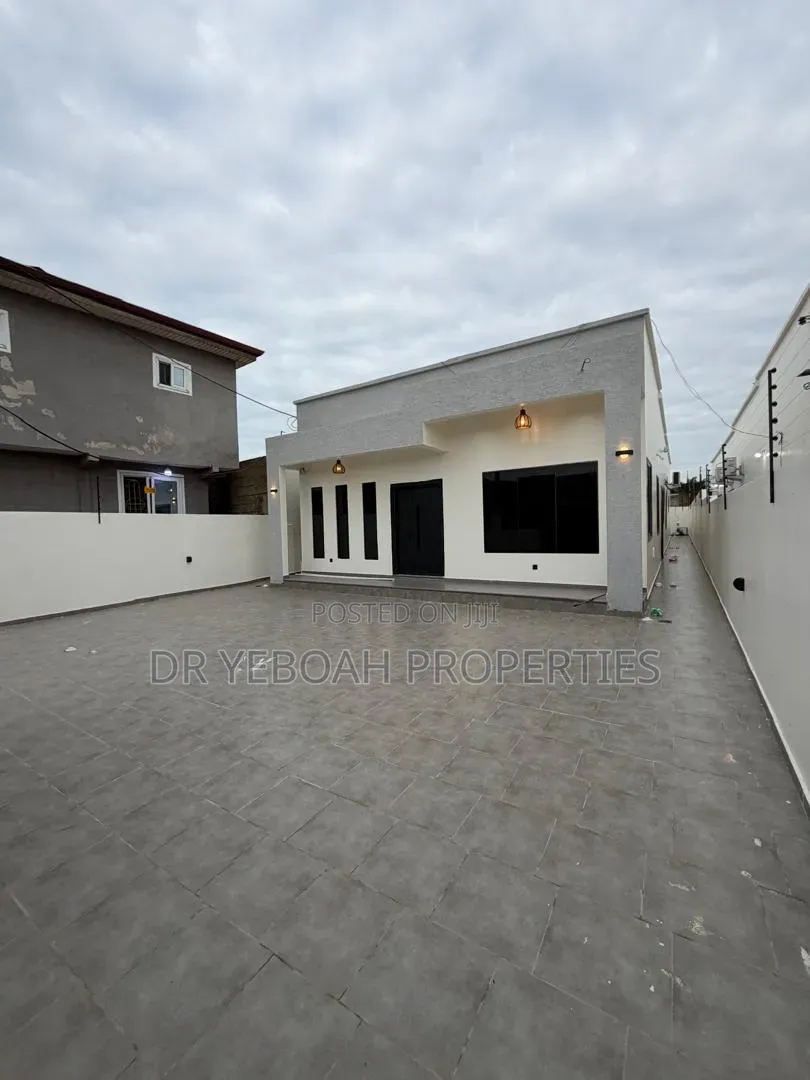 3bdrm House in Spintex Manet:- 3, Coca Cola for sale in Coca Cola