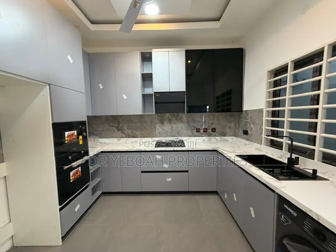 3bdrm House in Spintex Manet:- 3, Coca Cola for sale in Coca Cola