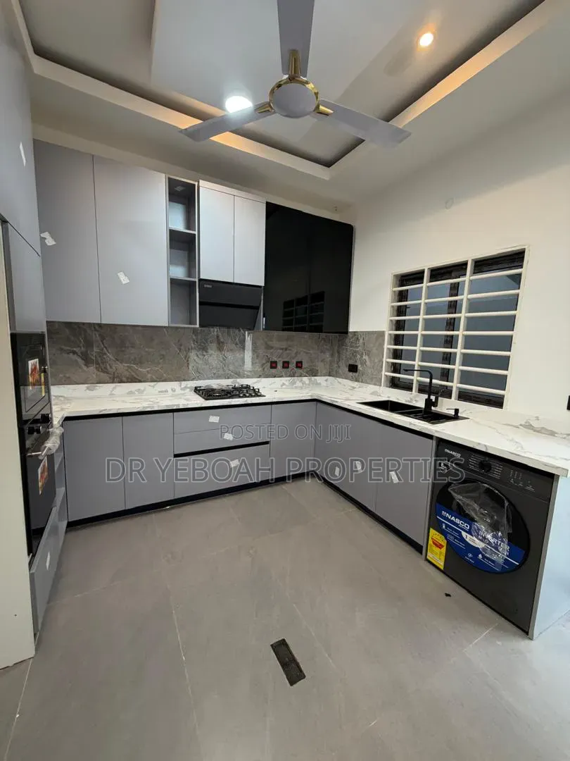 3bdrm House in Spintex Manet:- 3, Coca Cola for sale in Coca Cola