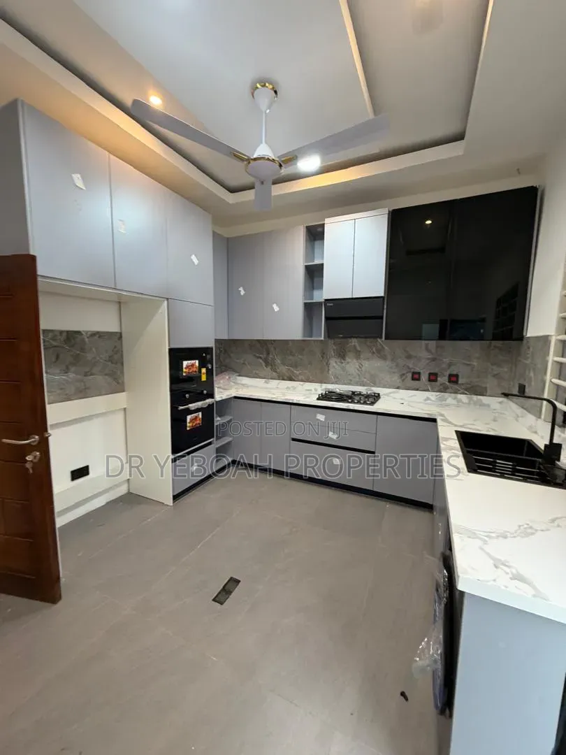 3bdrm House in Spintex Manet:- 3, Coca Cola for sale in Coca Cola