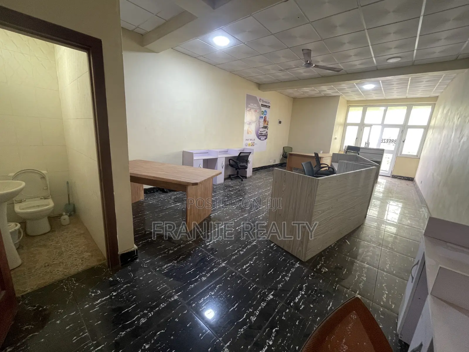 Spacious Shop/Office Space for Rent at Darkuman. in Darkuman