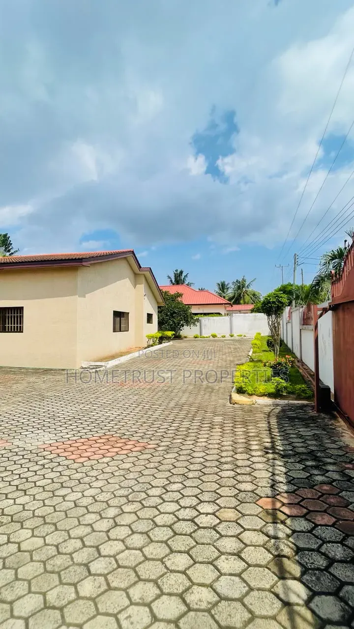 6bdrm House in North Legon for rent in North Legon