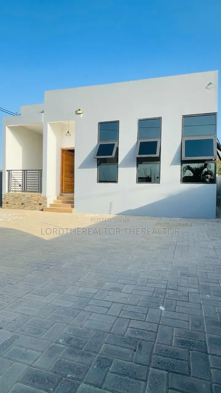 3bdrm House in Pokuase for sale in Pokuase