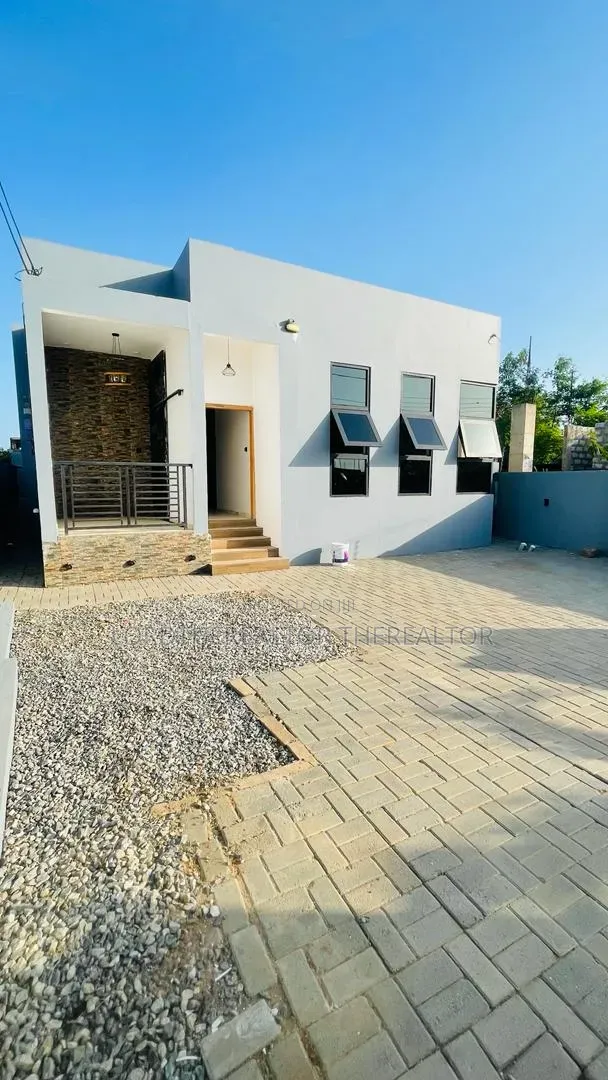 3bdrm House in Pokuase for sale in Pokuase