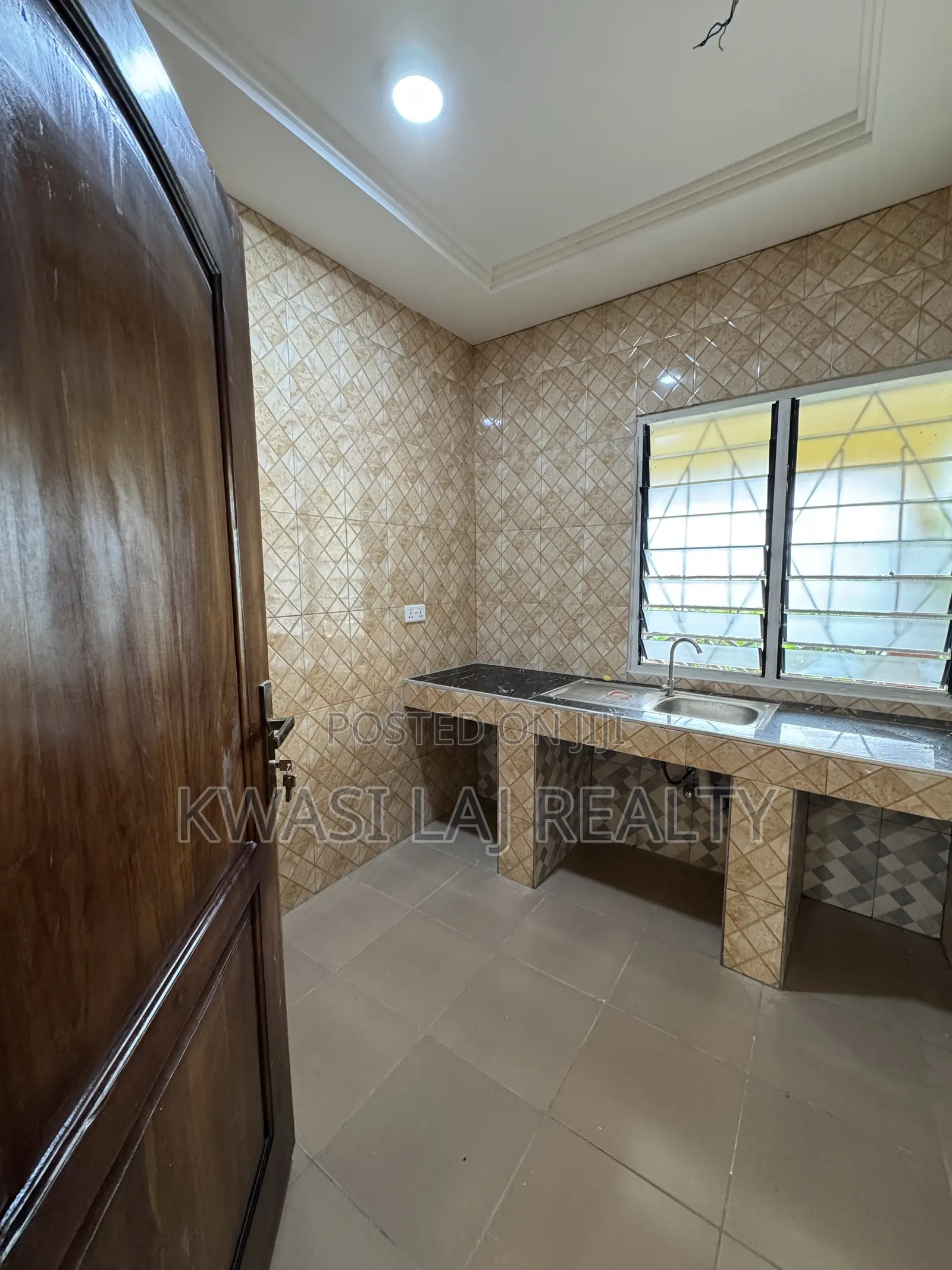 1bdrm Apartment in Redtop, Weija for rent in Weija
