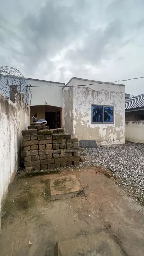 2bdrm House in Ablekuma Amomorle, Pentecost for sale in Pentecost