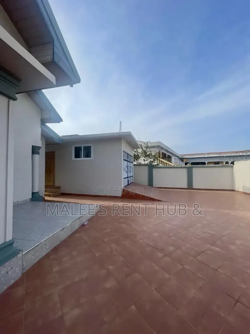 4bdrm House in Maleesrenthub, Spintex for rent in Spintex