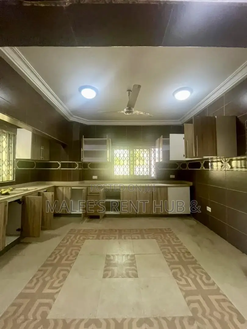4bdrm House in Maleesrenthub, Spintex for rent in Spintex
