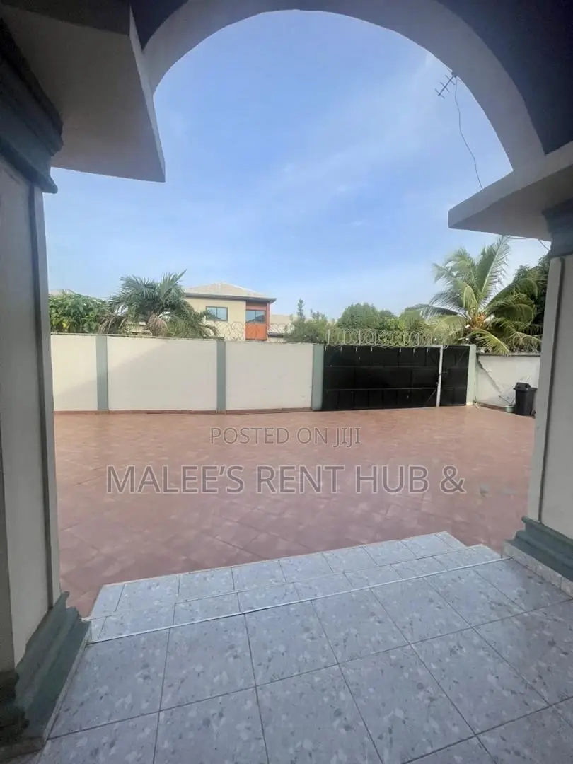 4bdrm House in Maleesrenthub, Spintex for rent in Spintex