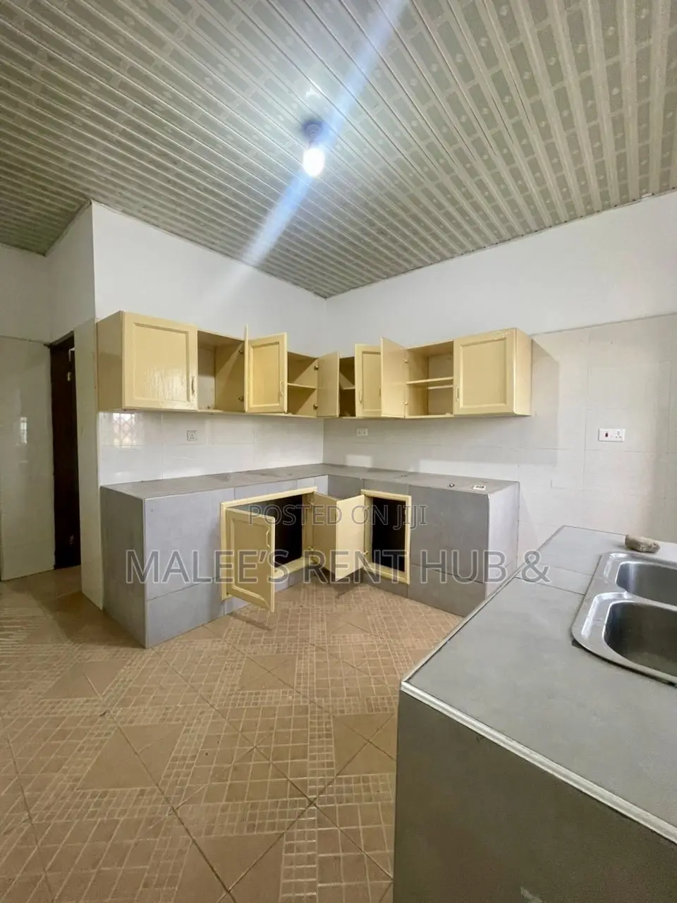 3bdrm House in Maleesrenthub, Spintex for rent in Spintex