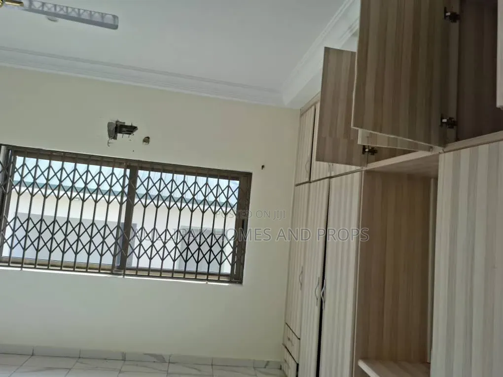 3bdrm House in Lakeside for rent in Lake Side Estate