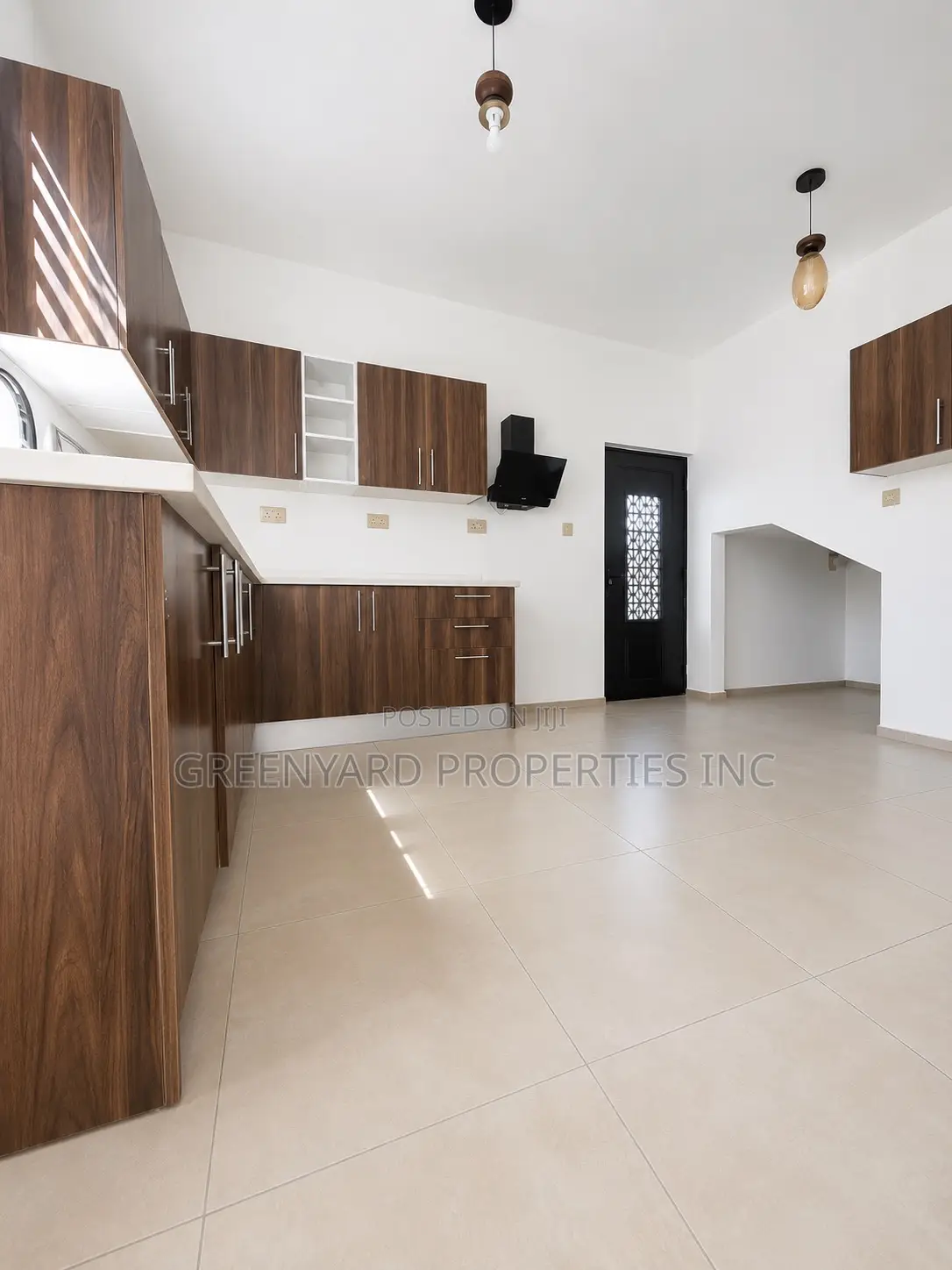 2bdrm Townhouse / Terrace in University Of, Madina for rent in Madina