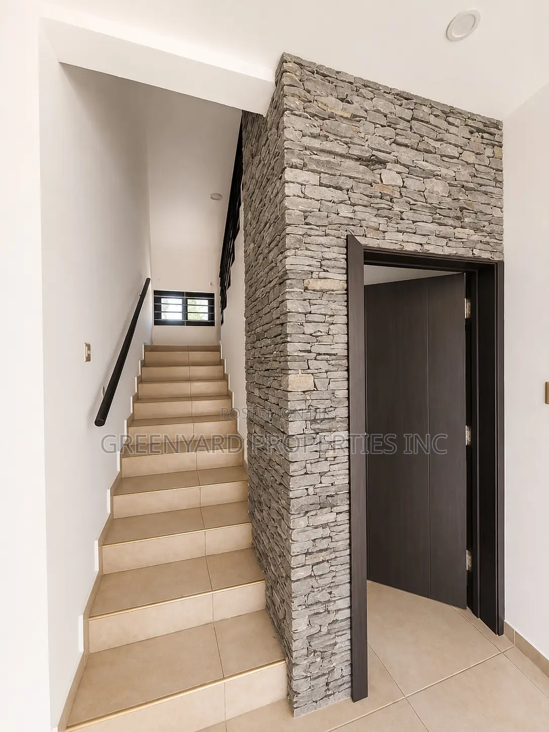 2bdrm Townhouse / Terrace in University Of, Madina for rent in Madina