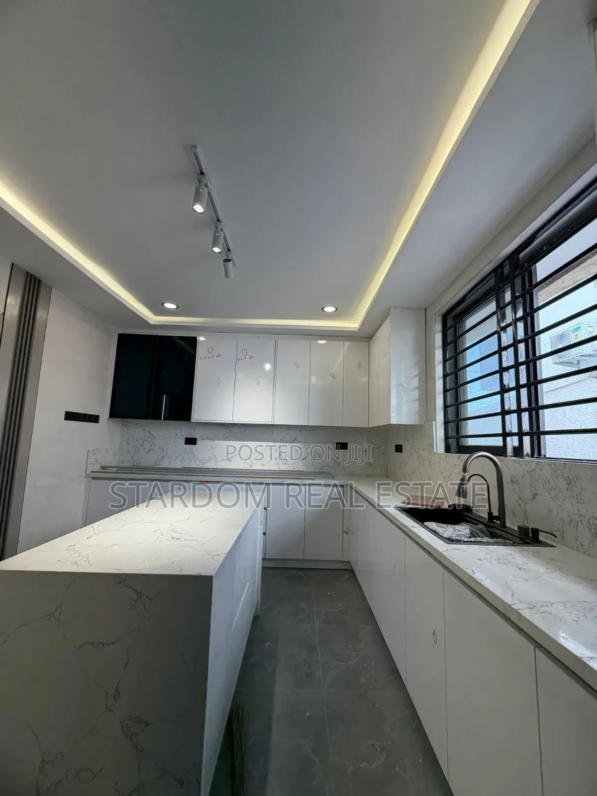 5bdrm Duplex in East Legon Hills, Boundary Road Area for sale in Boundary Road Area