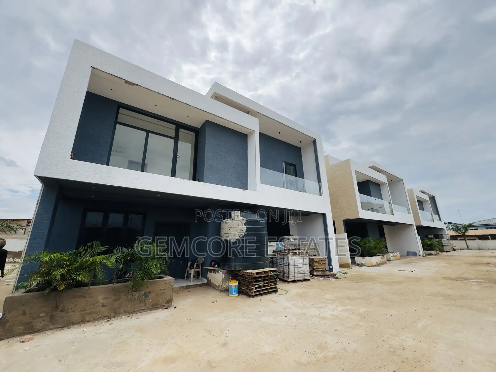 4bdrm Townhouse / Terrace in School Junction, Ashaley Botwe for rent in Ashaley Botwe