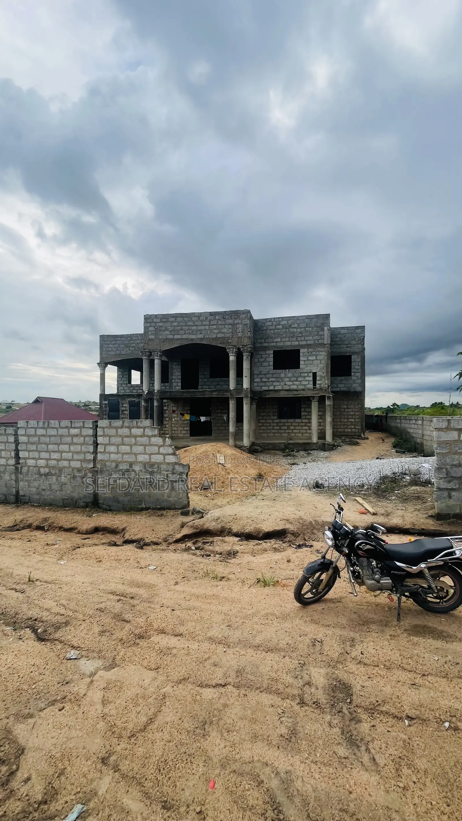 9bdrm House in Sefdard Properties, Amasaman for sale in Amasaman