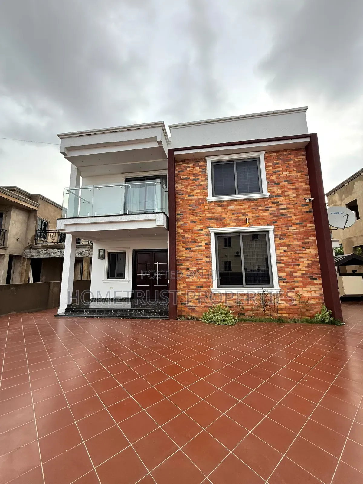 Furnished 4bdrm Duplex in East Legon American for rent in American House