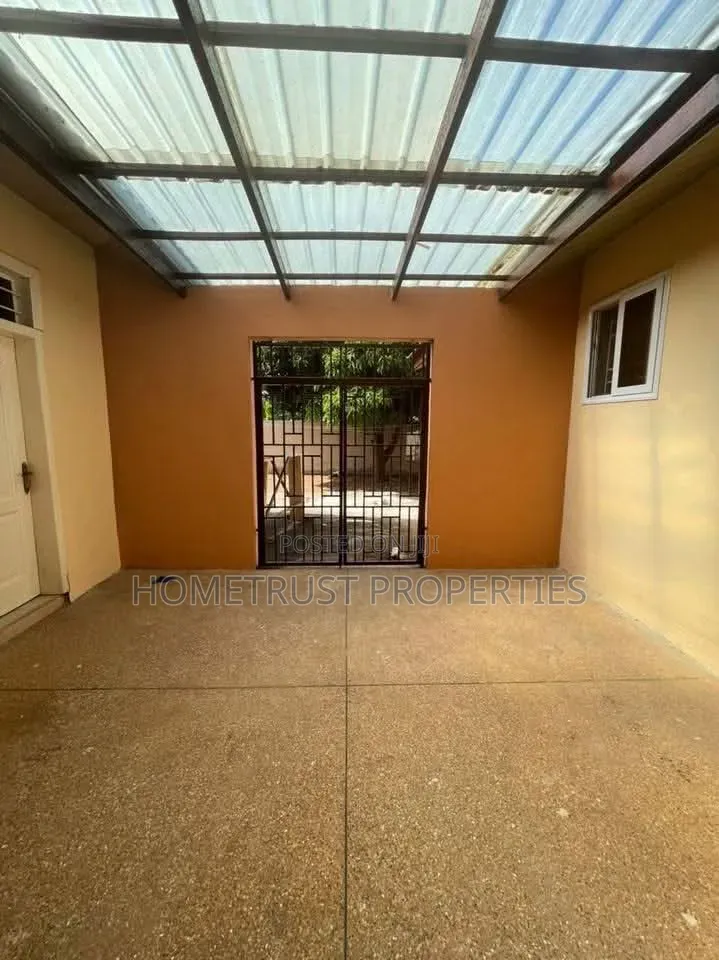5bdrm House in Achimota Tantra, Mile 7 for rent in Mile 7